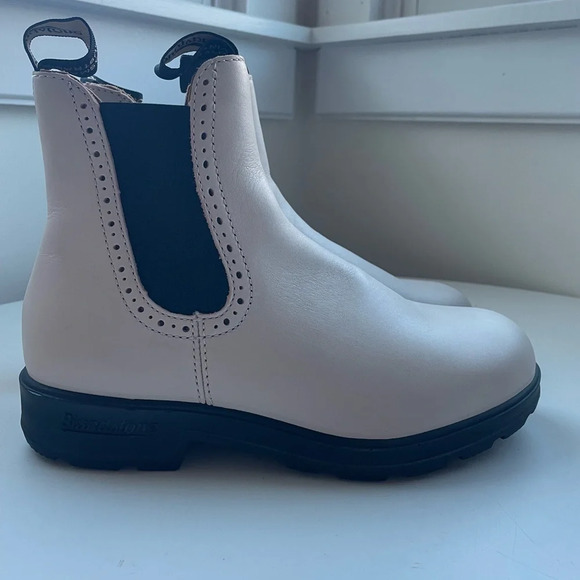 Blundstone Cream Ankle Boots - Picture 5 of 16